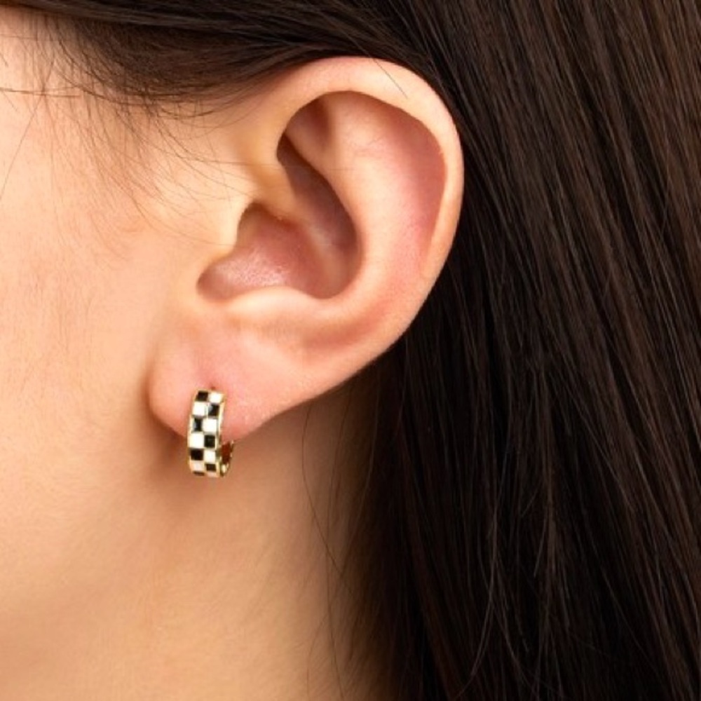 Silver Checker Huggie Hoop Earrings (3106)
